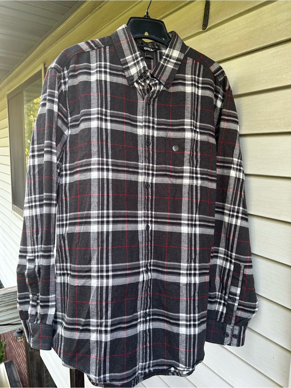 Eddie Bauer New with Tags Plaid Flannel Relaxed Fit Casual Men’s Shirt Sz Large.